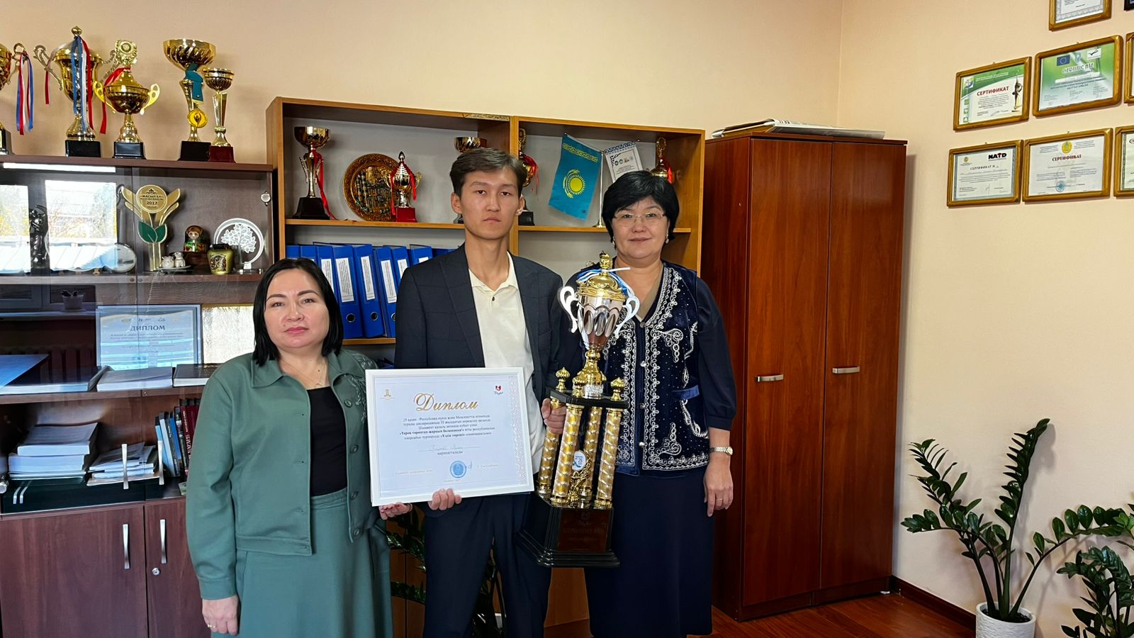 Agrarian student awarded at the Republican debate tournament