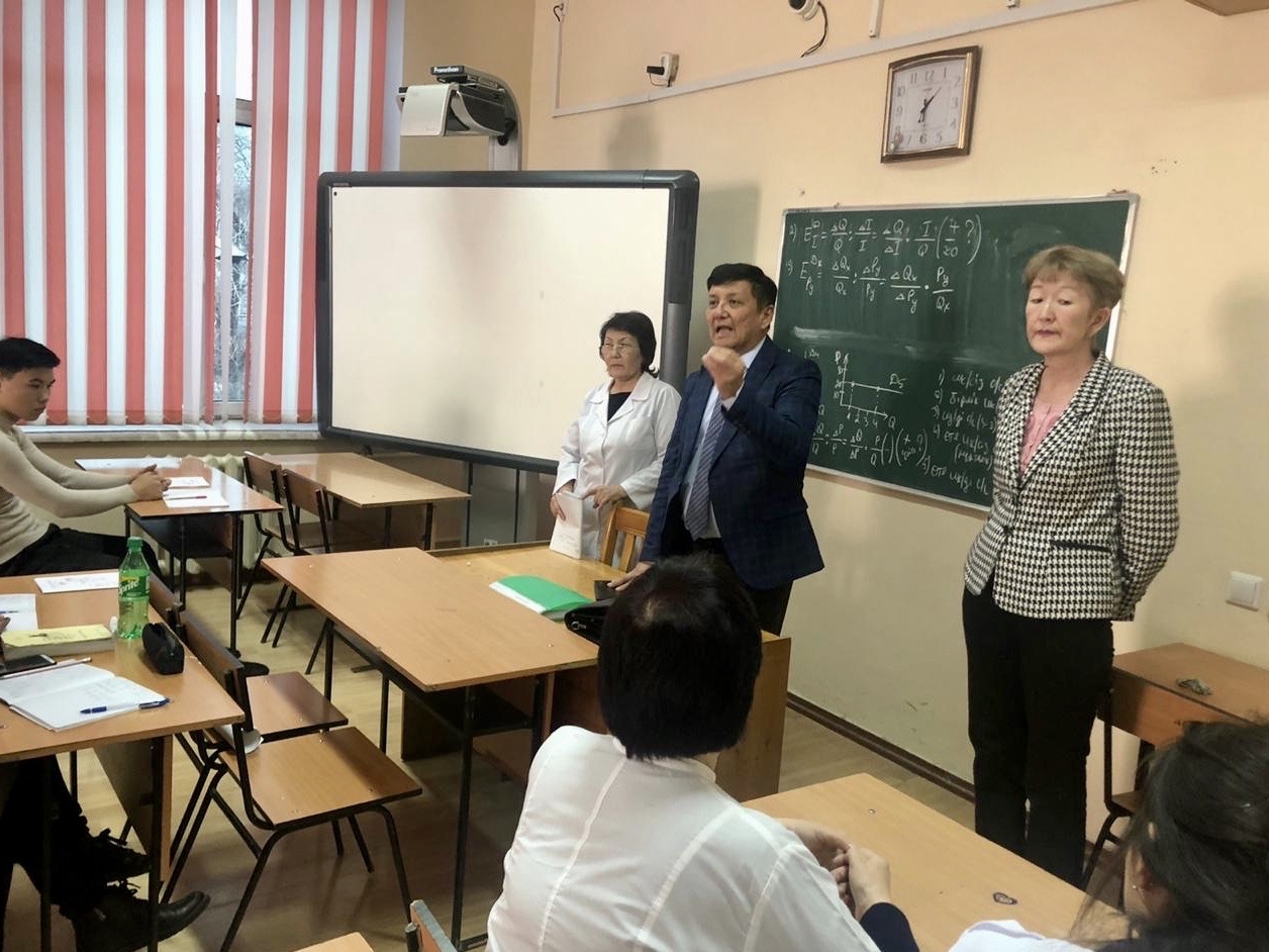 A meeting was organized with medical staff on the Topic &quot;prevention of coronavirus and rubella&quot;.