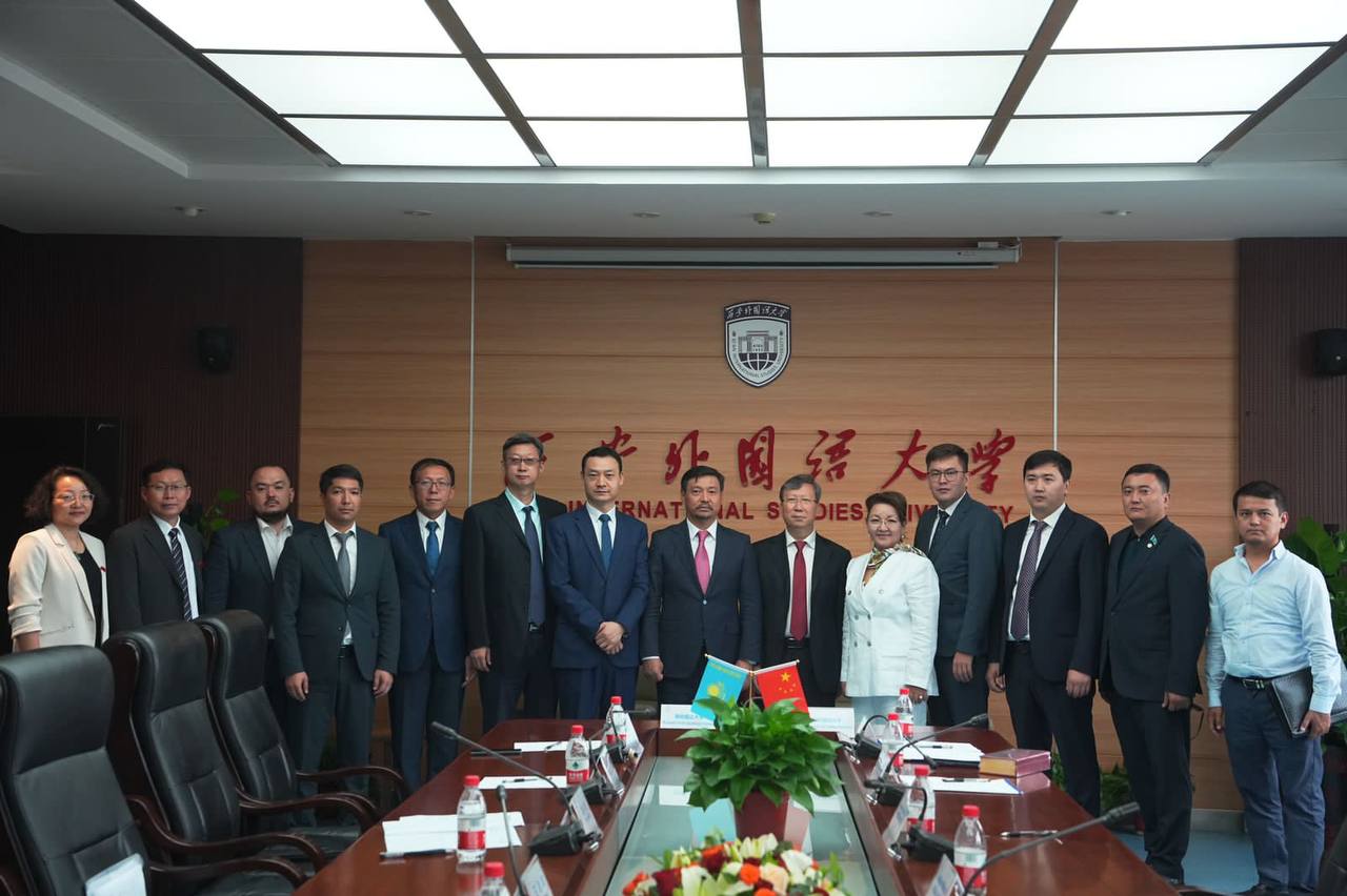 Auezov University signed a memorandum with Xi'an University of International Studies 
