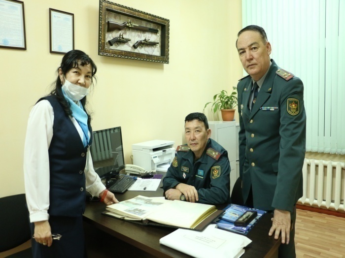 Senior officer of the Department of technical and vocational education of the Department of military education and science of the Ministry of Defense Of The Republic of Kazakhstan Colonel B. S. Kairov studied at the Military Department of the South Kazakh