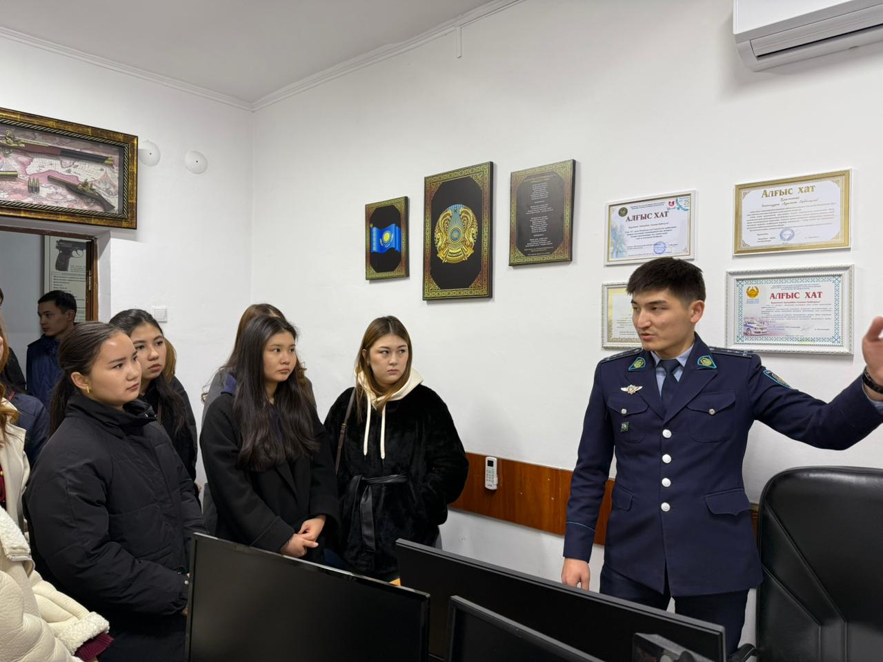 Студенттер құқық қорғау саласының тынысымен танысты 