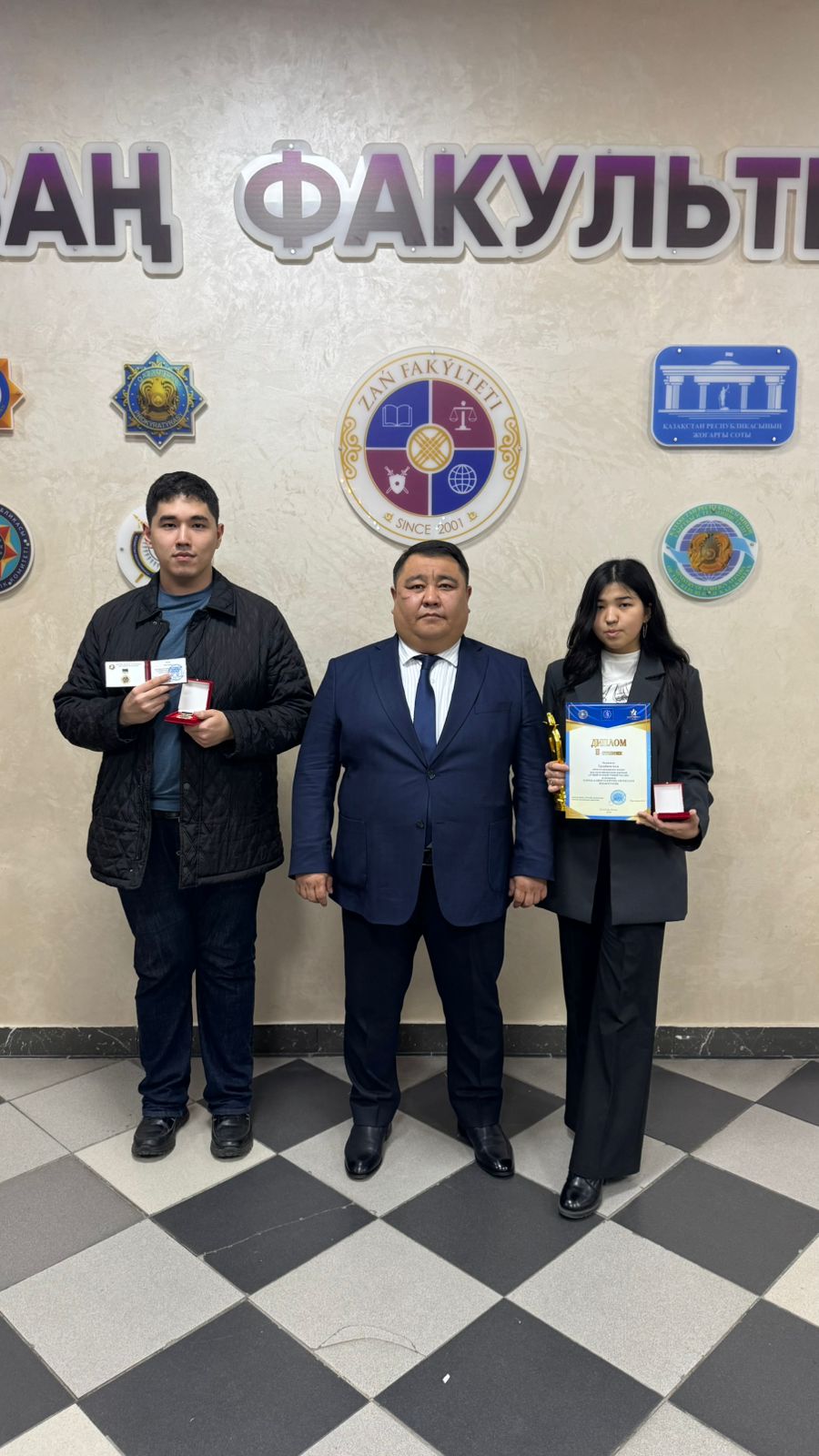 «Заң» факультетінің студенттері «Жылдың үздік жас ғалымы – 2025» байқауында жүлделі орынға ие болды