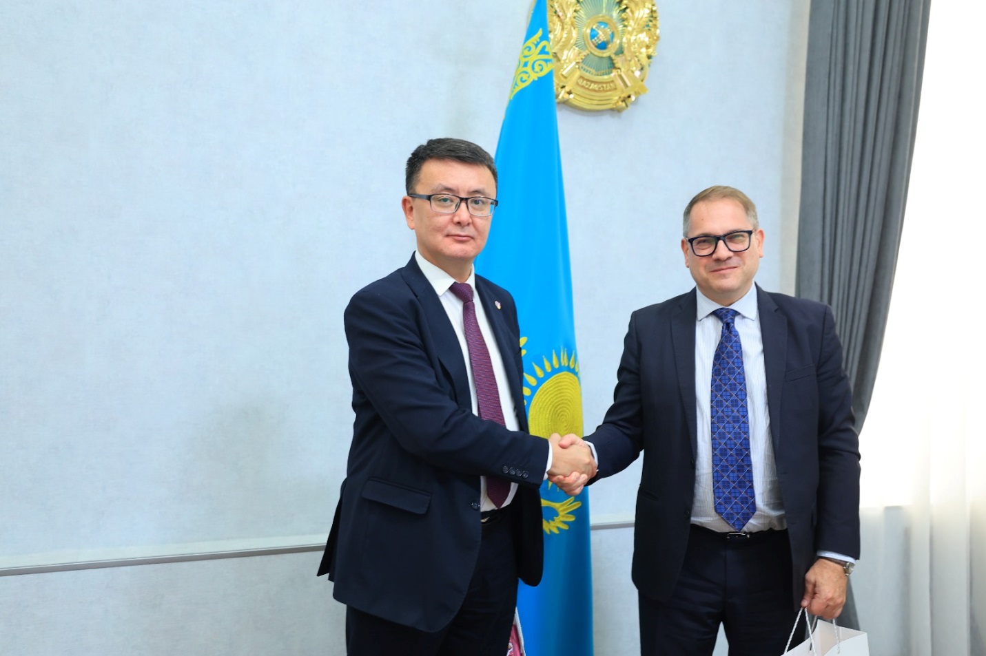 ФРАНЦИЯ ЕЛШІЛІГІНІҢ МӘДЕНИЕТ ЖӘНЕ ЫНТЫМАҚТАСТЫҚ ЖӨНІНДЕГІ КЕҢЕСШІСІНІҢ М. ӘУЕЗОВ АТЫНДАҒЫ ОҢТҮСТІК ҚАЗАҚСТАН УНИВЕРСИТЕТІНЕ САПАР