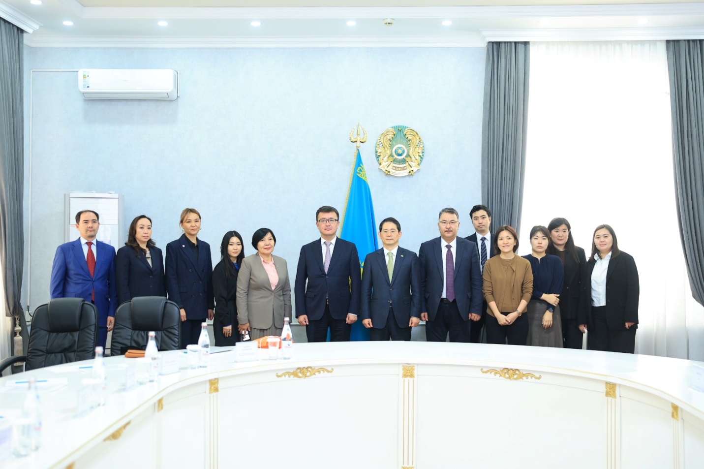 М. Әуезов атындағы Оңтүстік Қазақстан университетінде Корея Республикасының Бас консулы Ха Тэ Ук бастаған делегациямен кездесу өтті