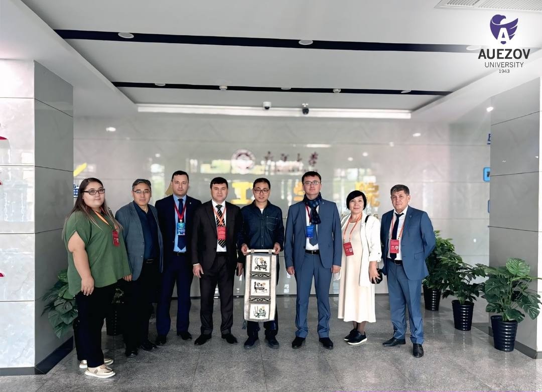 ӘУЕЗОВ УНИВЕРСИТЕТІ ДЕЛЕГАЦИЯСЫ СИНЬЦЗЯН УНИВЕРСИТЕТІНІҢ ЗЕРТХАНАЛЫҚ ЖӘНЕ ҒЫЛЫМИ ИНФРАҚҰРЫЛЫММЕН ТАНЫСТЫ