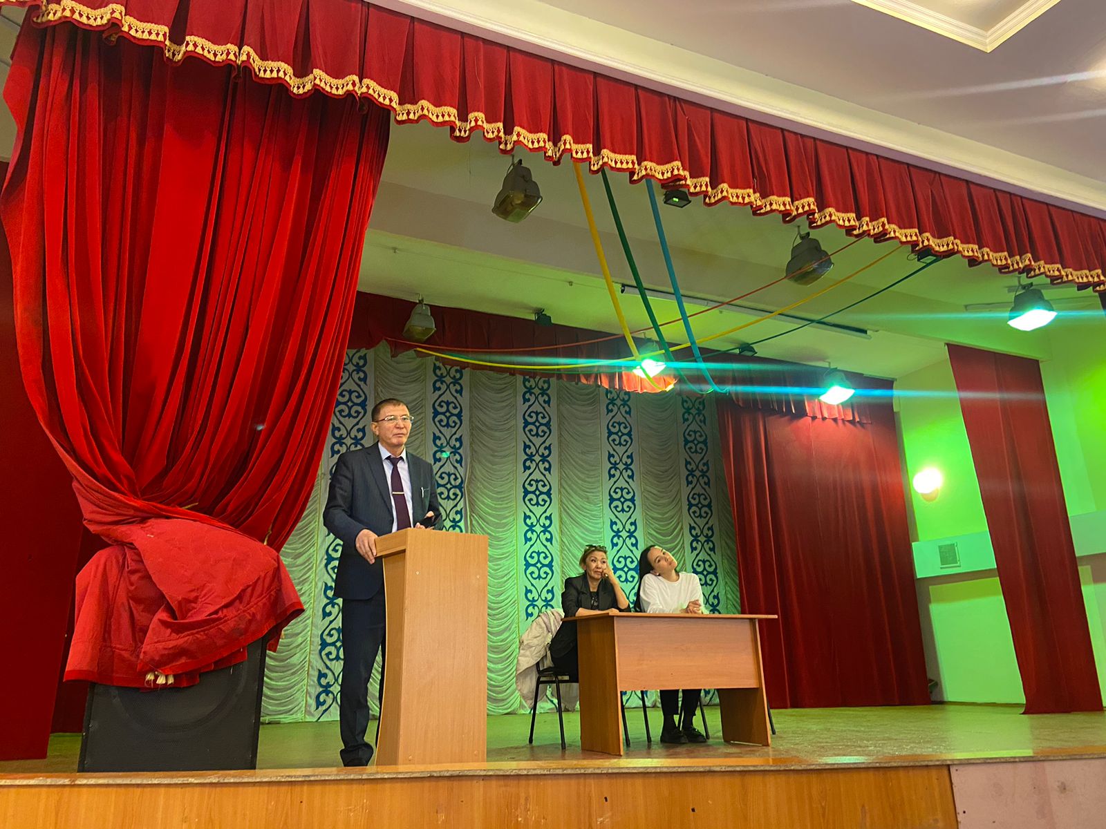  Бітіруші курс студенттерімен өткізілген семинар-тренинг