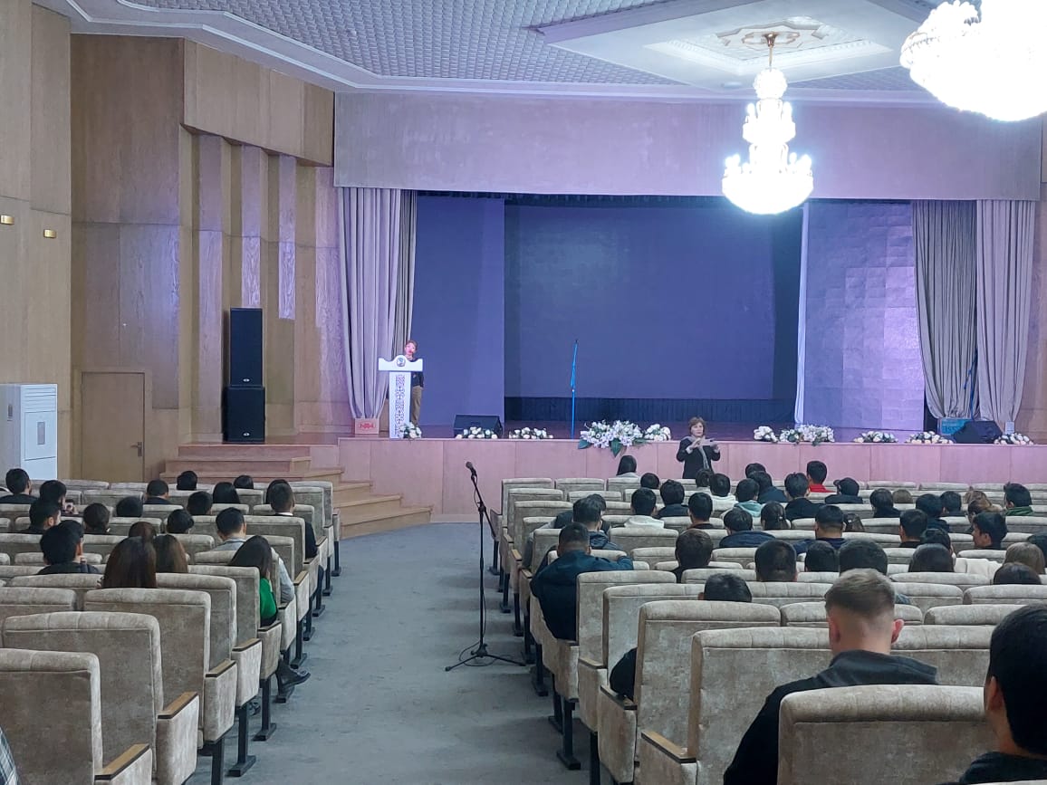  Бітіруші курс студенттерімен өткізілген семинар-тренинг