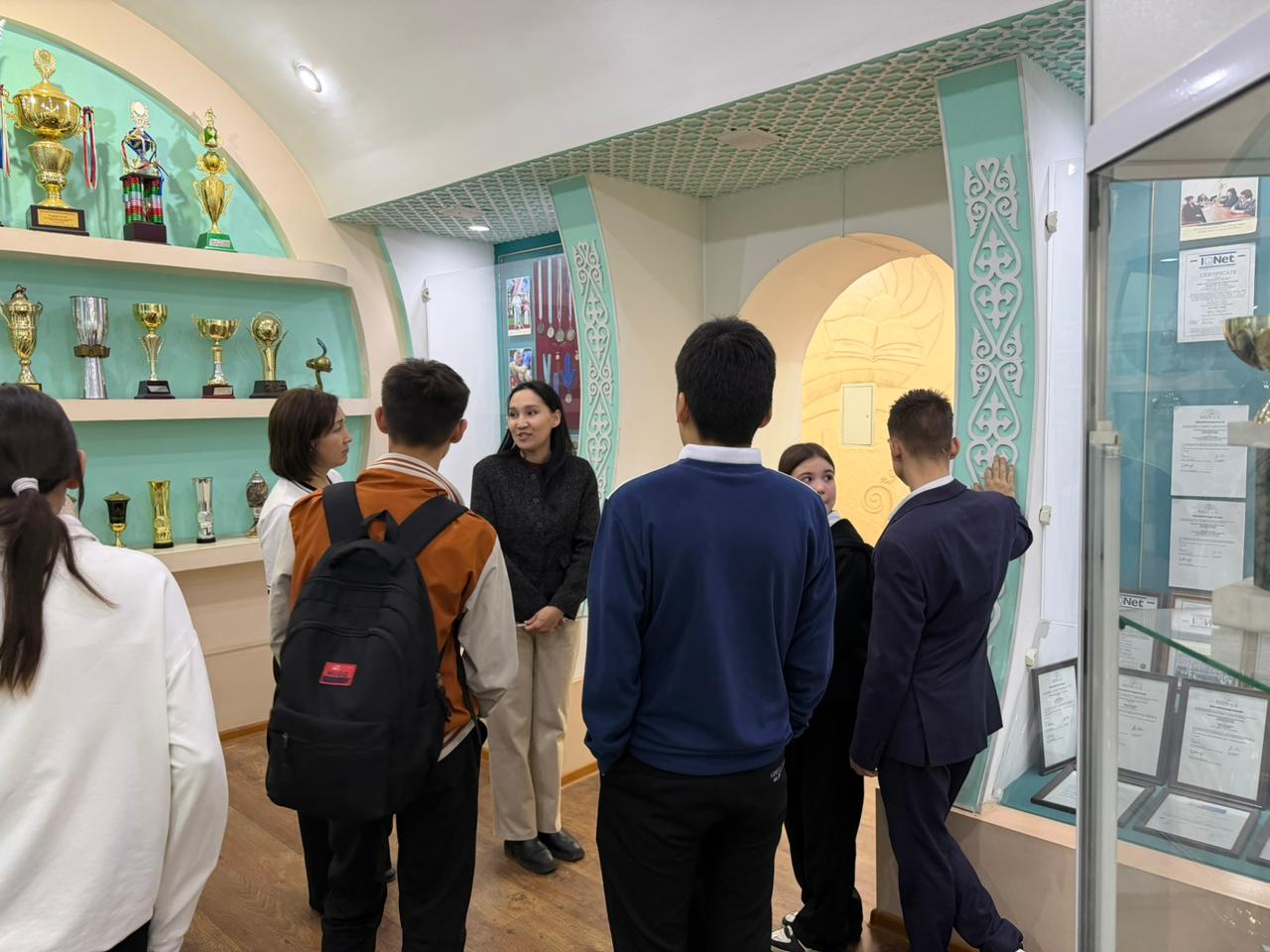 «Жасанды интеллект әлеміне саяхат»: танымдық-интерактивті іс-шара өтті