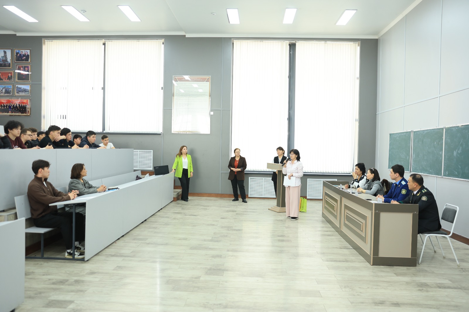 Студенттердің қаржылық білімін арттыруға бағытталған кездесу өтті