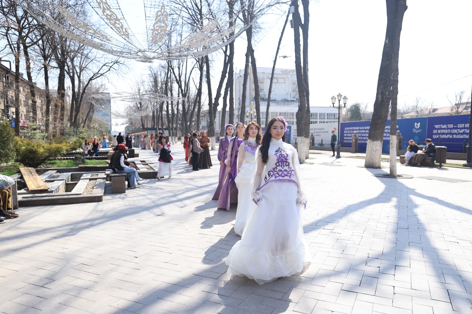 «Ұлттық киімдер шеруі»: Ұлттық рух пен сән тоғысқан күн