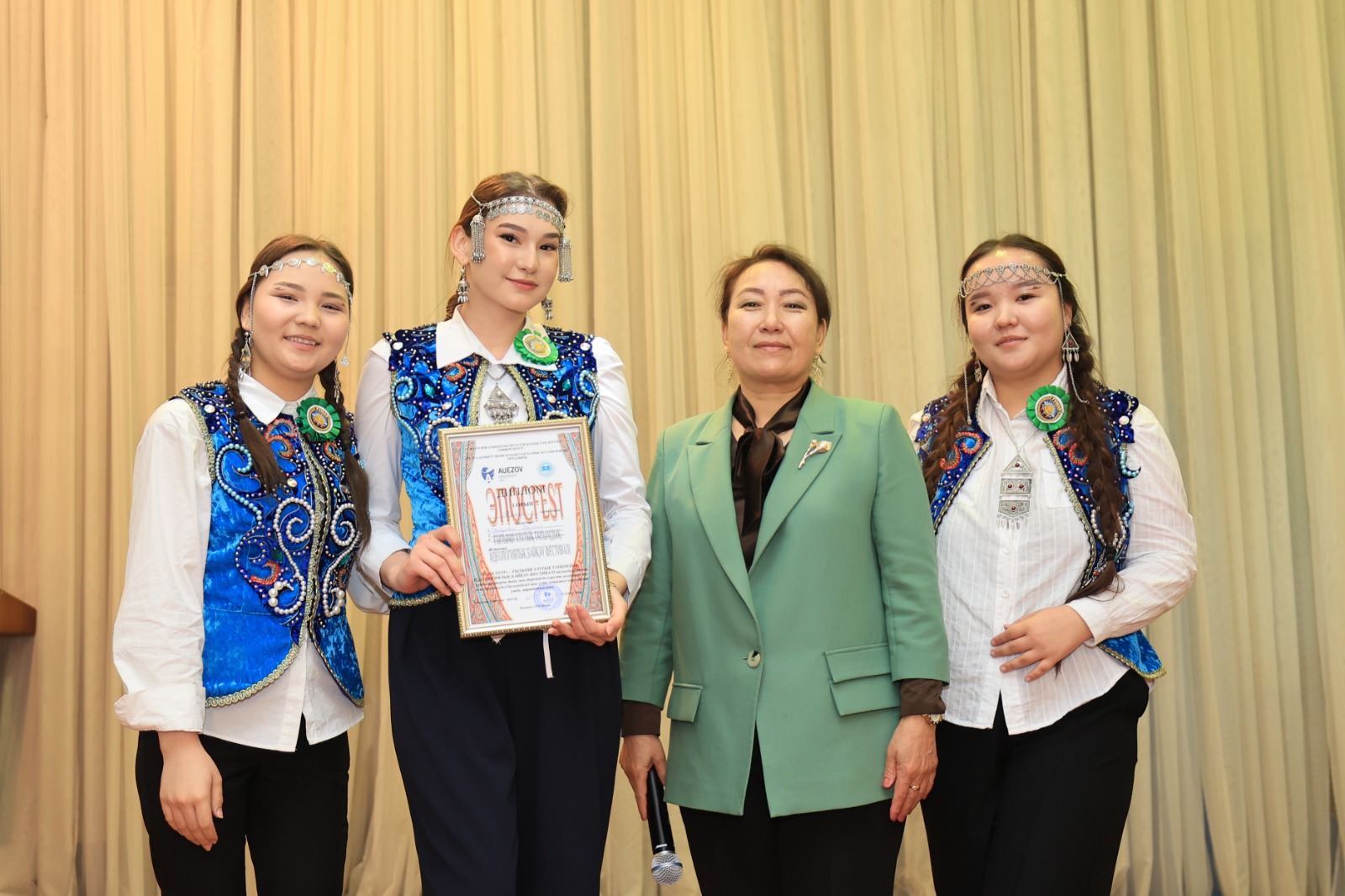 «ЭПОСFEST»: Әуезов жастары бабалардан жеткен жыр қазынасын жаңғыртты