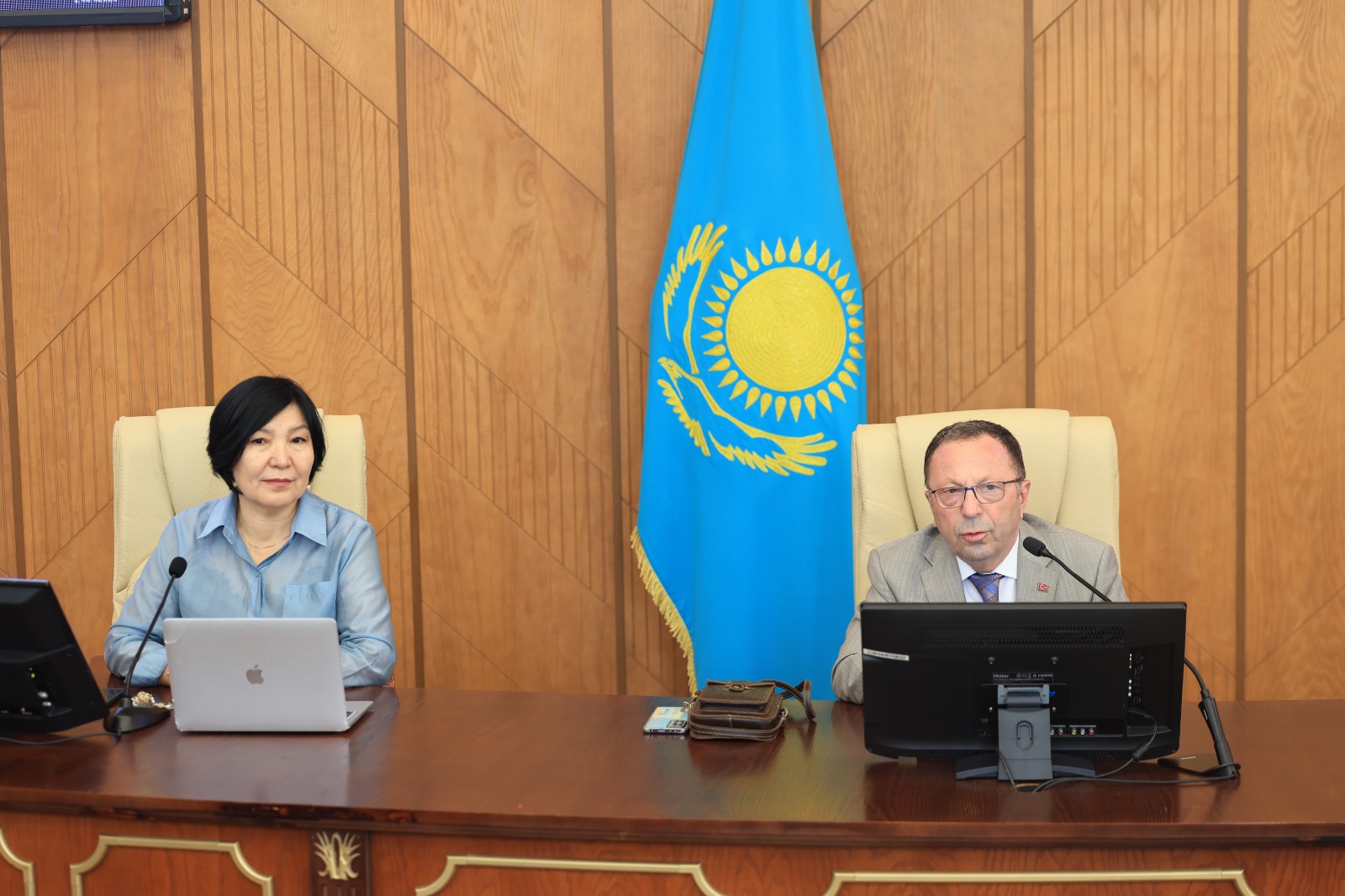 Әуезов университетінде VI халықаралық форум аясында мазмұнды семинар өтті