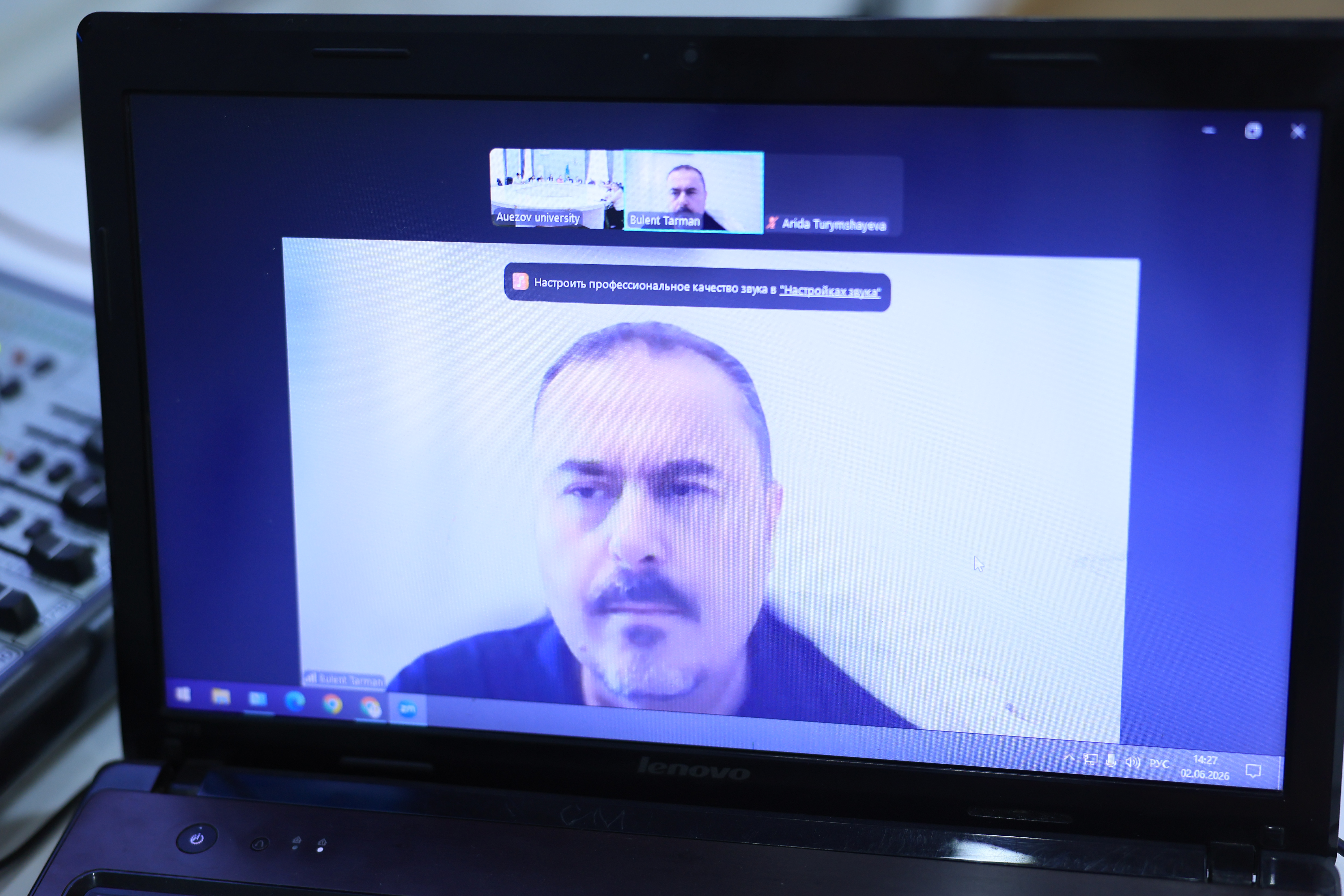 М. Әуезов атындағы Оңтүстік Қазақстан университетінде халықаралық сарапшы Tarman Bulent «Intercultural Communication and Asian Community» тақырыбында «Integration Processes of Central Asian Countries» атты жалғасып жатқан курс аясында онлайн дәріс өткізді