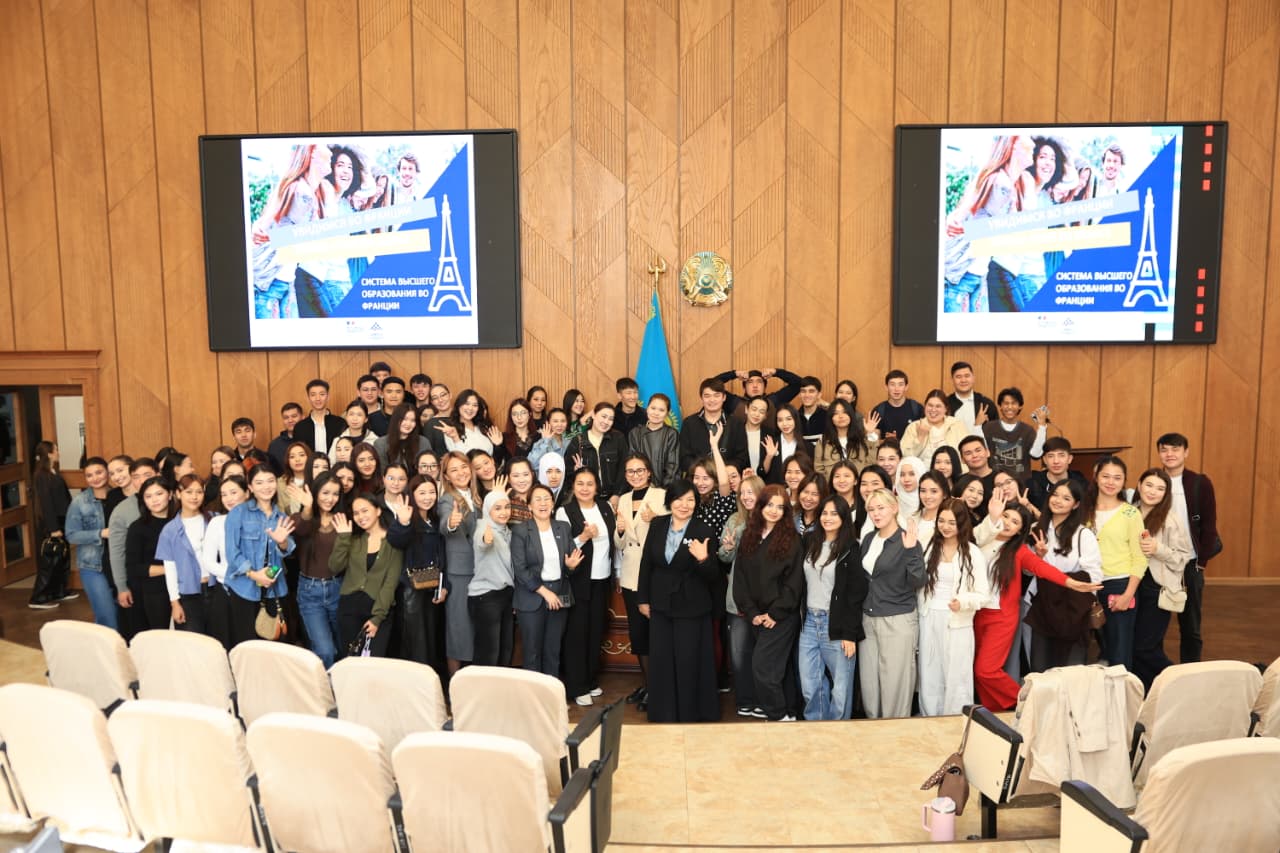 Cтуденттер Campus France Kazakhstan бюросының үйлестірушісімен кездесті
