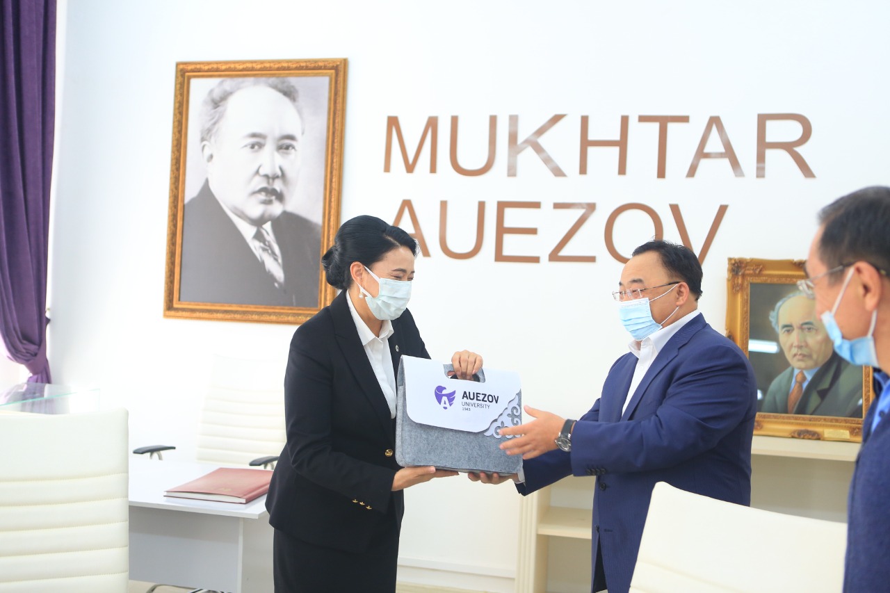  2021 жылғы 2 қарашада М.Әуезов атындағы Оңтүстік Қазақстан университетінде G-Global Халықаралық хатшылығының басшысы Серік Нугербекович Нугербековпен кездесу өтті.