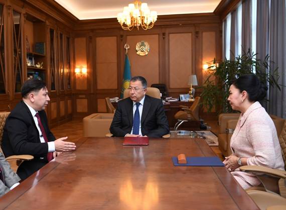 Akim of  South Kazakhstan oblast Zhanseit Tuimebayev met with the Vice-Minister of  Education and Science of the Republic of Kazakhstan Talgat Eshsenkulov and rector of  M.Auezov South Kazakhstan State University Dariya Kozhamzharova.