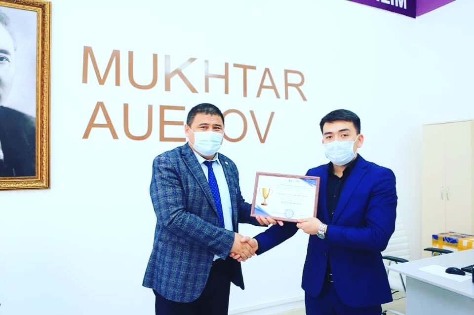 Айдың үздік қызметкері