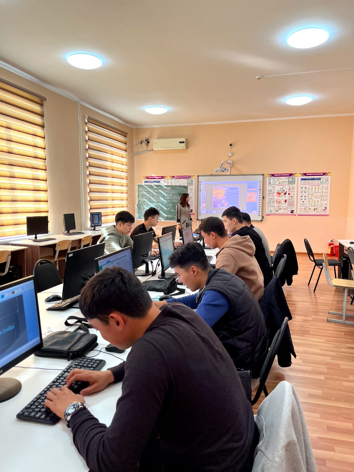 Круглый стол «Имя преподавателя». высок и вечен». 