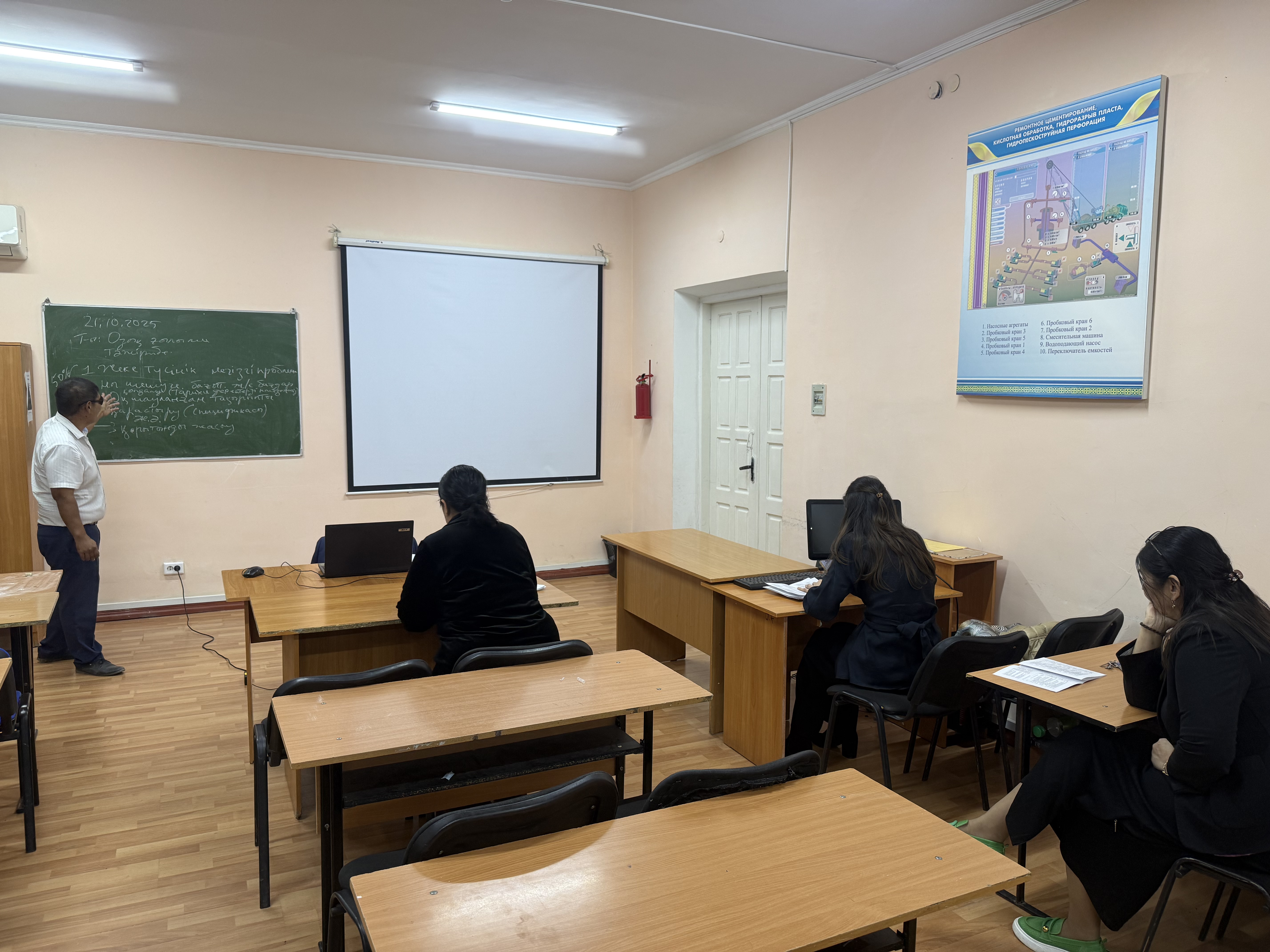  т.ғ.к., доцент Сарсенбаев Хамит Акжигитович Озық ғылыми тәжірибе тақырыбында ашық сабақ өтті