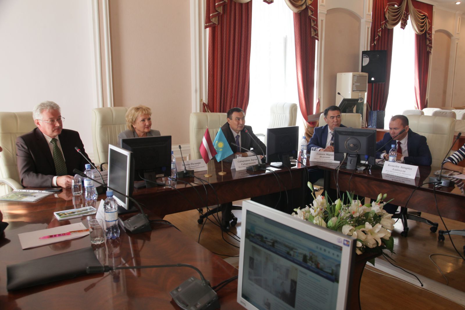26.09.2015 жылы сағат 10-00де «Ауылшаруашылық ғылымдары» мен «Химиялық инженерия және биотехнология» ЖМ  Латвияның ауылшаруашылық университетінен келген делегация қонақтарымен кездесуі өтті