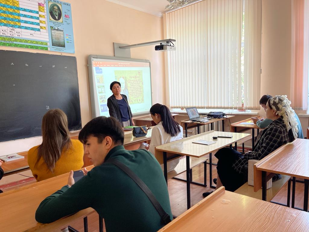 28 қыркүйекте  ХТ-19-2к тобында студеттері көрнекті жазушы Мұхтар Әуезовтің 125 жылдығына орай тәлімгерлік сағат өтілді.